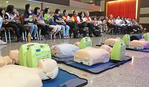 Call for AEDs in shopping centers