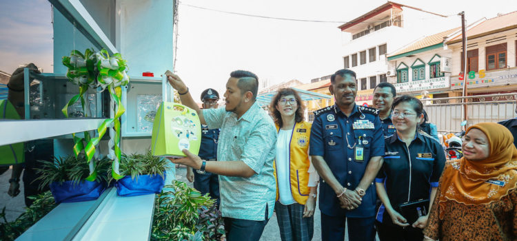Make defibrillators (AED) compulsory in public spaces by Putrajaya