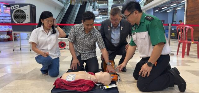 The Rotary Club of Ara Damansara Puts a Lifesaving AED at Evolve Concept Mall